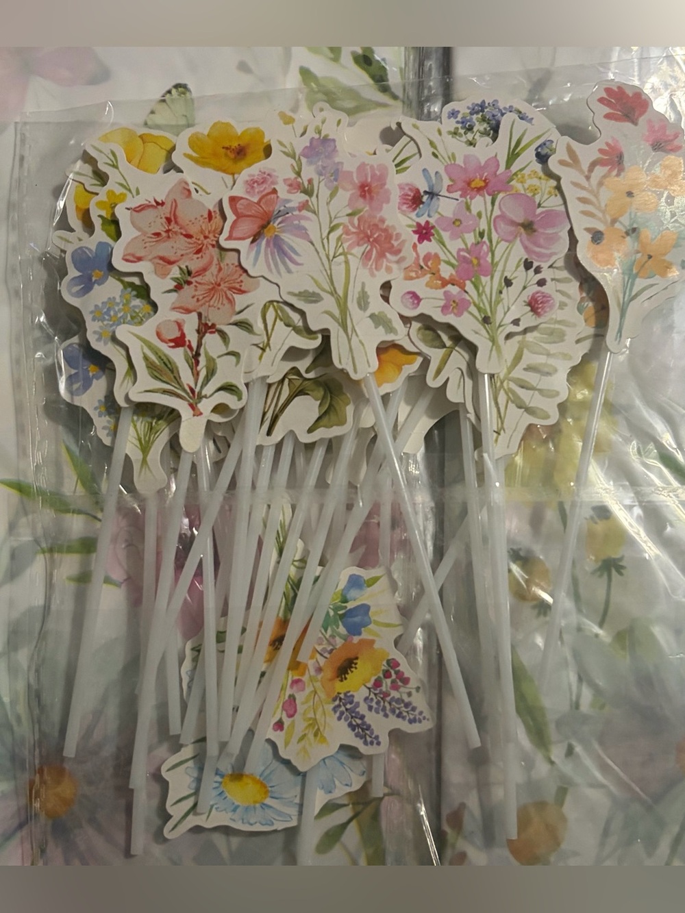 Floral Garden Party Set - Mixed Pastel Floral & Butterfly Design. - Picture 8 of 8